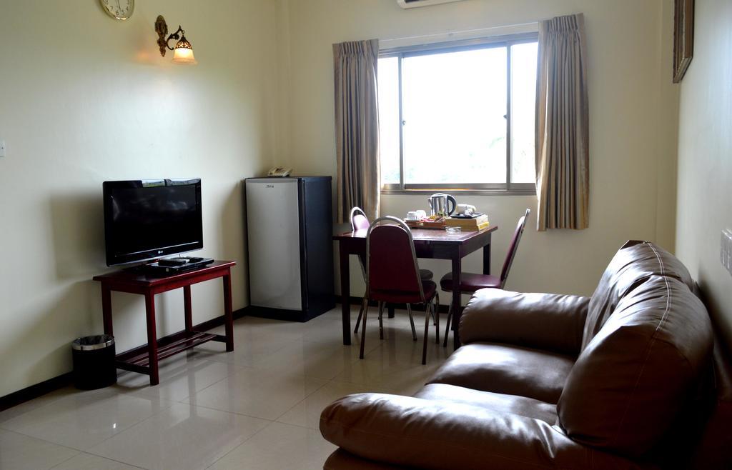 Hotel 63 Rangun Kültér fotó